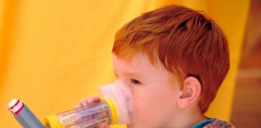 Comment utiliser correctement l’inhalateur de votre enfant