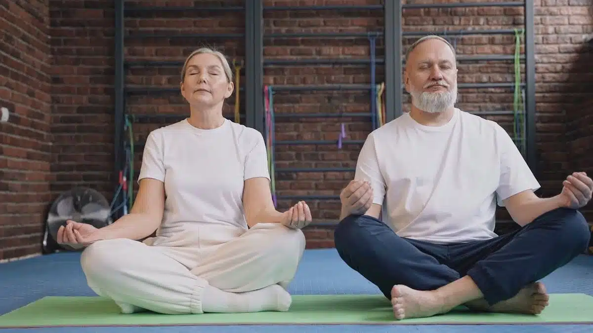 senior méditation