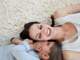 Mieux communiquer avec ses beaux-enfants : conseils pour renforcer le lien