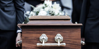 Rôle des pompes funèbres dans le processus de deuil : comprendre et soutenir les familles
